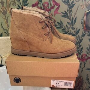 UGG Cozy Tan Women's Winter Boots size 8.5